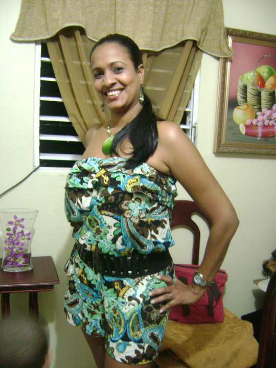 Date this georgeous Dominican Republic girl Berenise from Santiago DO10372