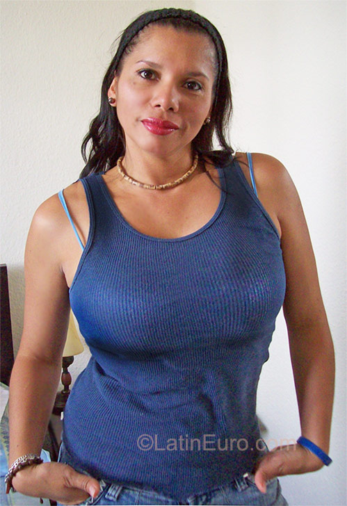Date this nice looking Colombia girl Olga from Manizales CO9344