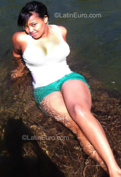 Date this sultry Dominican Republic girl Rebeca from Santiago DO10395