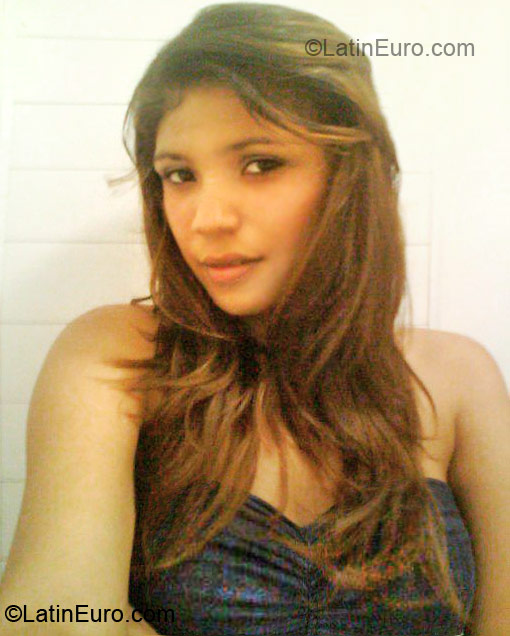 Date this young Colombia girl Gina from Barranquilla CO9405