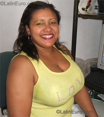 Date this good-looking Dominican Republic girl Noemi from Santiago DO10422