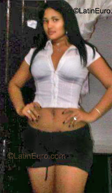 Date this happy Dominican Republic girl Lis from Santo Domingo DO10428