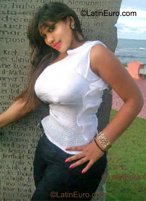 Date this young Dominican Republic girl Rossy from La Vega DO10444