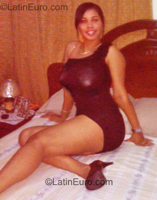 Date this voluptuous Dominican Republic girl  from Santo Domingo DO10456