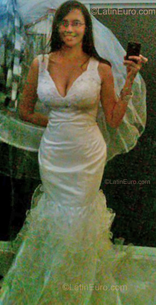 Date this lovely Dominican Republic girl Enibal from Santo Domingo DO10459