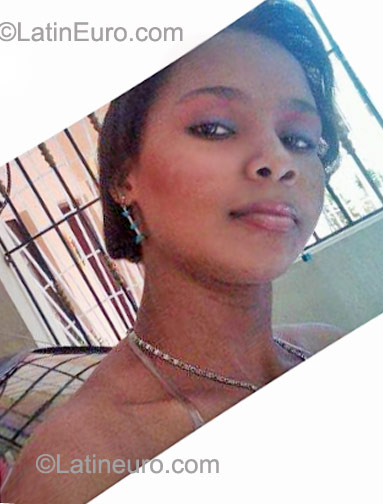 Date this attractive Dominican Republic girl Maria from Santo Domingo DO10476