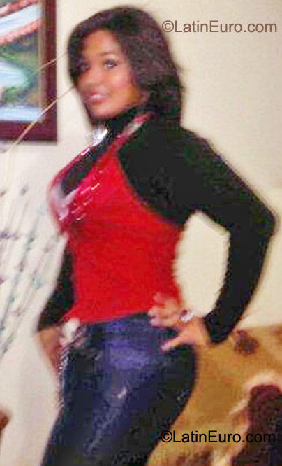 Date this happy Dominican Republic girl Carolina from Santo Domingo DO10486