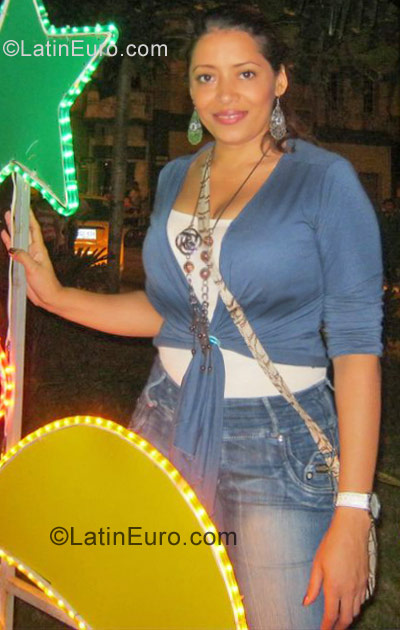 Date this athletic Colombia girl Amanda from Bogota CO9514