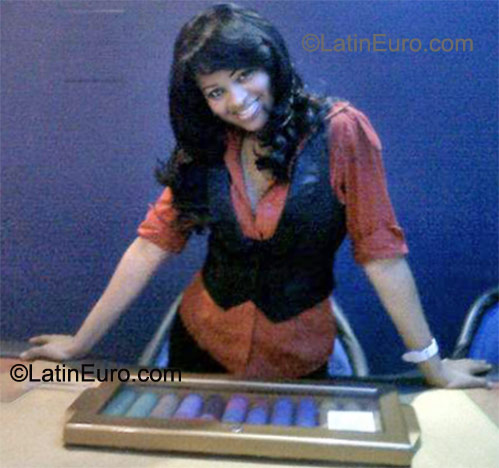 Date this happy Dominican Republic girl Ana from Santo Domingo DO10497