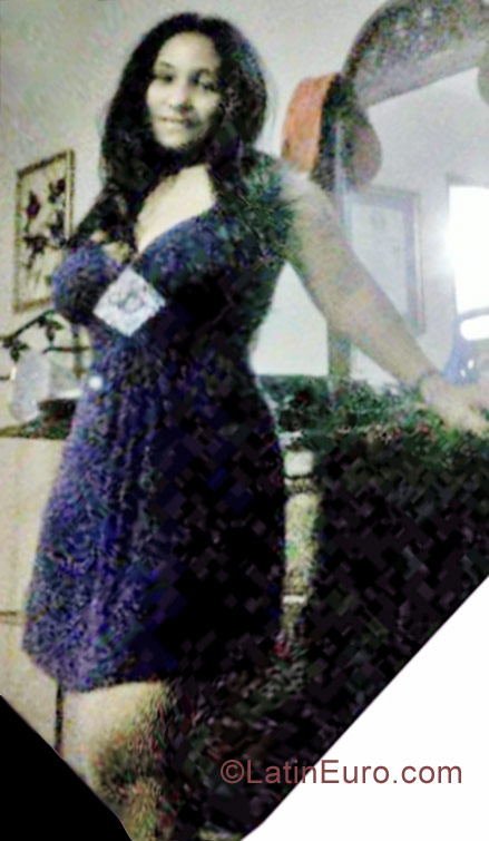 Date this foxy Colombia girl Mary Carmen from Santiago CO9517