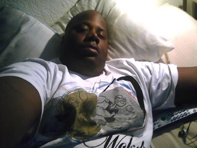 Date this tall United States man Joseph from Everett US12416