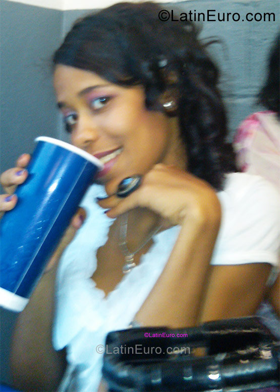 Date this fun Dominican Republic girl Yuli from Santo Domingo DO10547