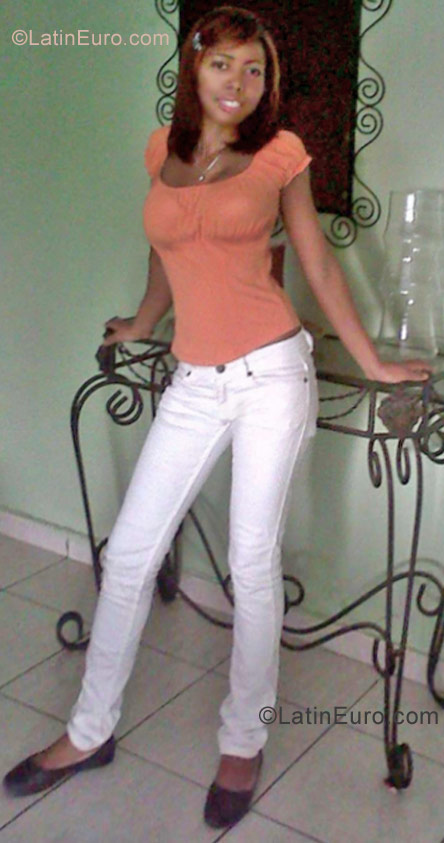 Date this happy Dominican Republic girl Lovely22 from Santo Domingo DO10511