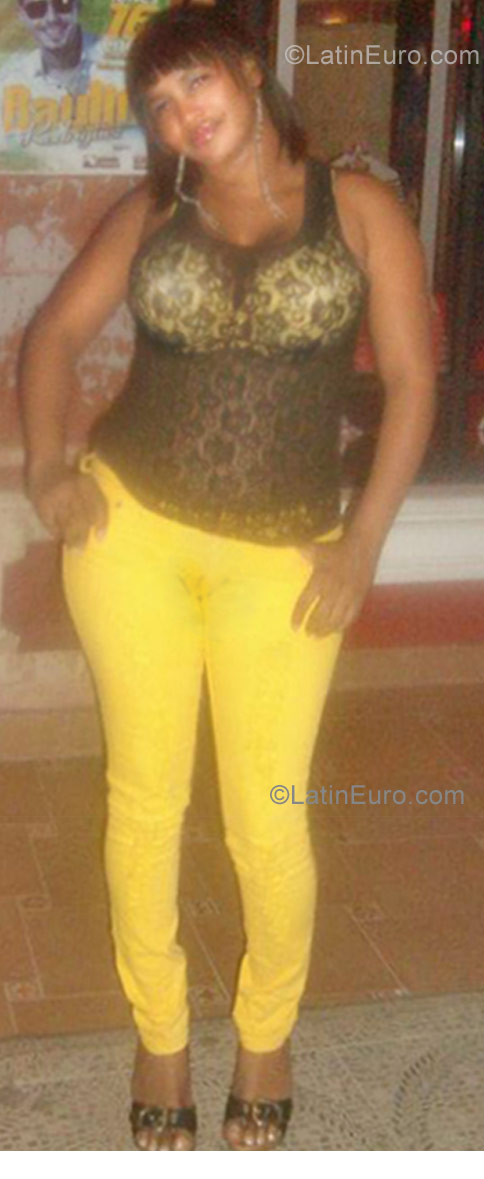 Date this tall Dominican Republic girl Angela from Santiago DO10524