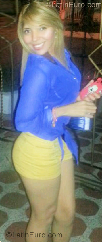 Date this sensual Colombia girl Dina from Barranquilla CO9574