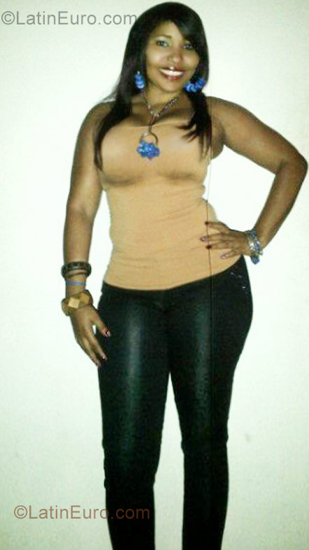 Date this happy Dominican Republic girl Lisbe from Republica Dominicana DO10573