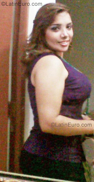 Date this voluptuous Dominican Republic girl Anyely from Santo Domingo DO10592