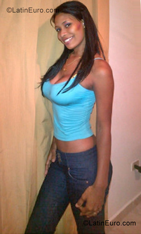 Date this gorgeous Dominican Republic girl Carolina from Santo Domingo DO10594