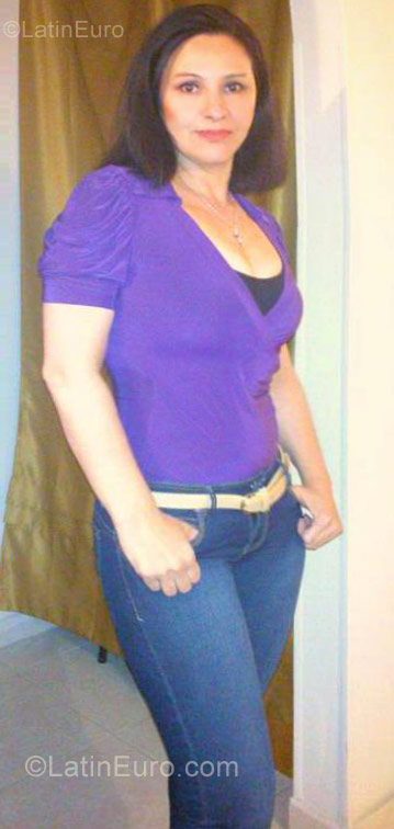 Date this young Colombia girl Yenny from Bogota CO9622