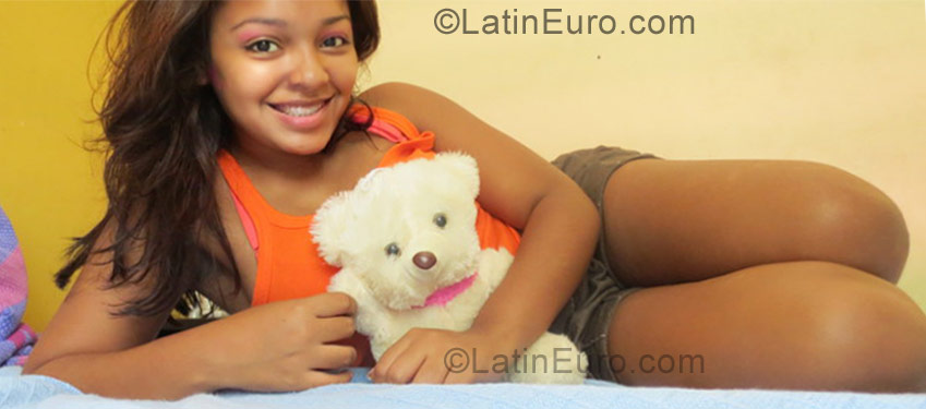 Date this charming Brazil girl Angela from Manaus BR6546