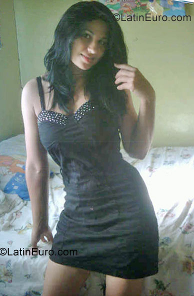 Date this cute Honduras girl Dinorita from Santa Barbara HN639