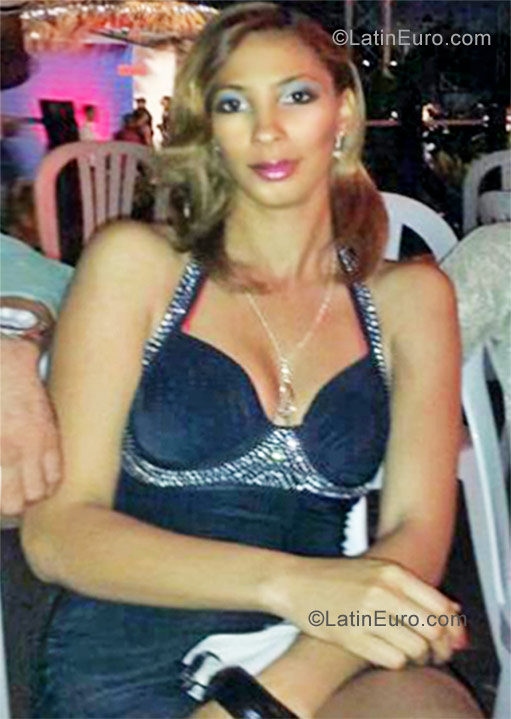 Date this hot Dominican Republic girl Katherine from Santo Domingo DO10654