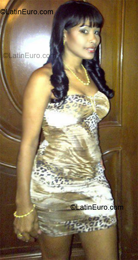 Date this gorgeous Dominican Republic girl Fiordali from Nagua DO14015