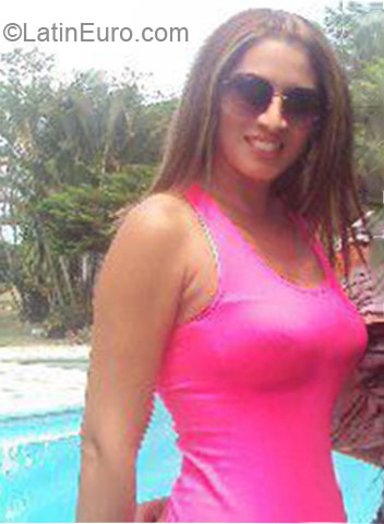 Date this pretty Colombia girl Andrea from Cali CO9741
