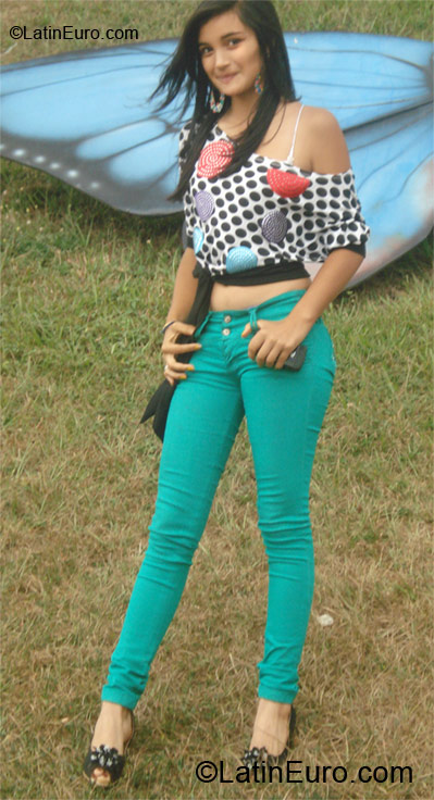 Date this fun Colombia girl Alejhandra from Bogota CO9743