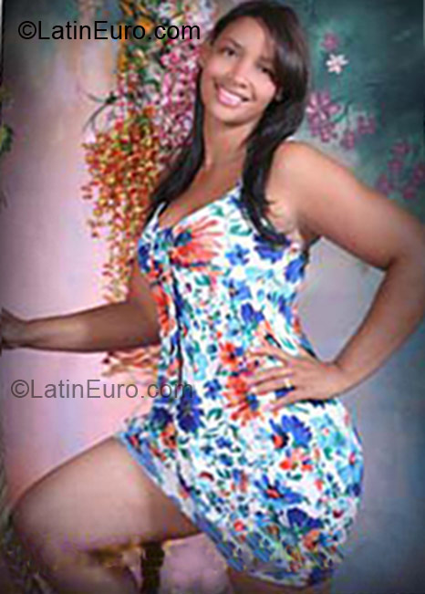 Date this athletic Dominican Republic girl Karen from La Vega DO10694