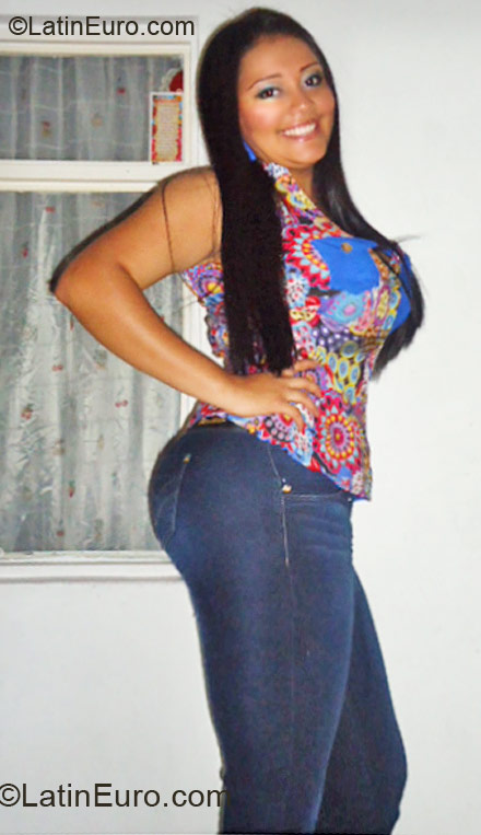 Date this stunning Colombia girl Andrea from Cali CO9774