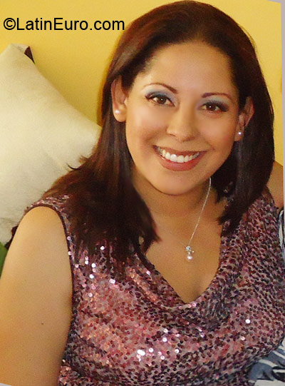 Date this sultry Colombia girl Xiomara from Bogota CO9840