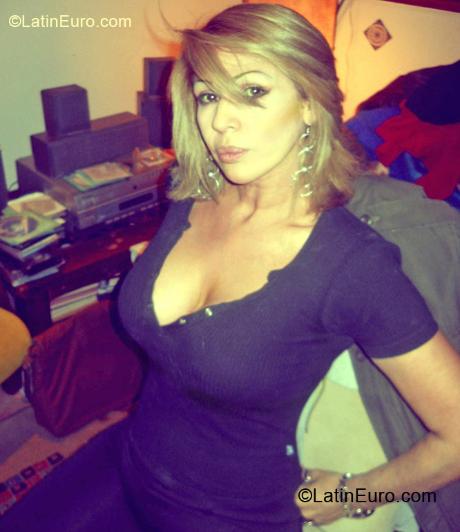 Date this happy Colombia girl Rochy from Bogota CO9868