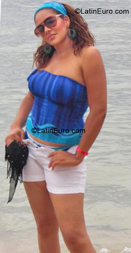 Date this nice looking Dominican Republic girl Ingrid from Santo Domingo DO10802
