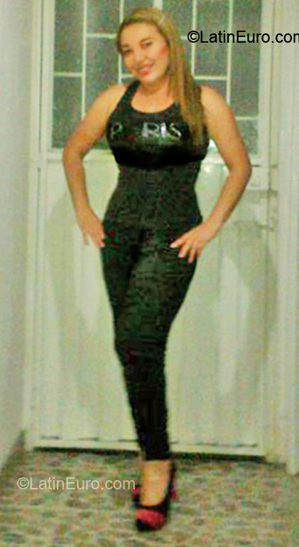 Date this young Colombia girl Luz Adriana from Bogota CO10003