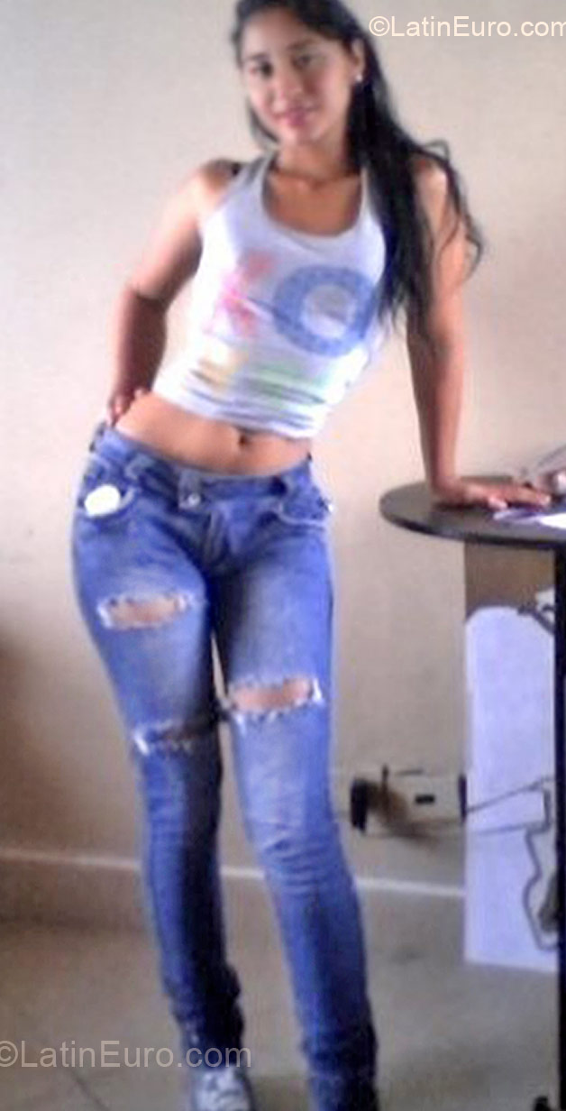 Date this good-looking Colombia girl Paula from Pereira CO10011