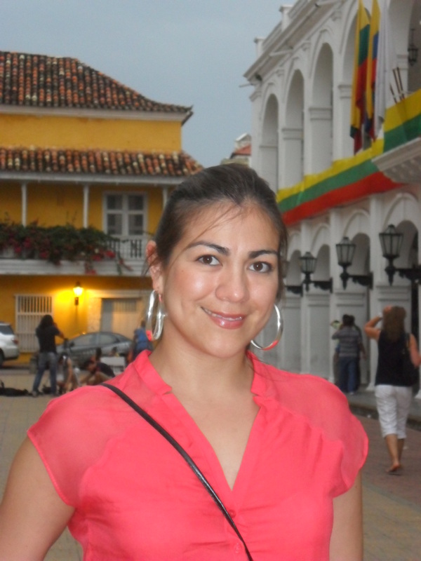 Date this happy Colombia girl Paola.00 from Colombia CO10012