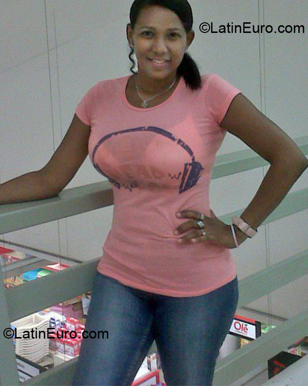 Date this hot Dominican Republic girl Jessica from Santo Domingo DO10869
