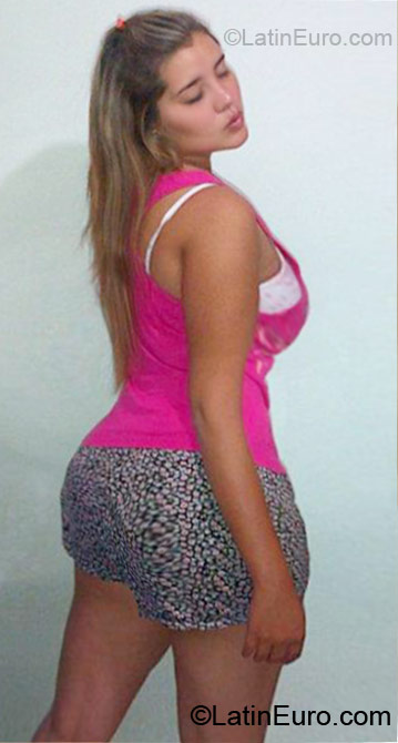 Date this hot Colombia girl Valerie from Pereira CO10811
