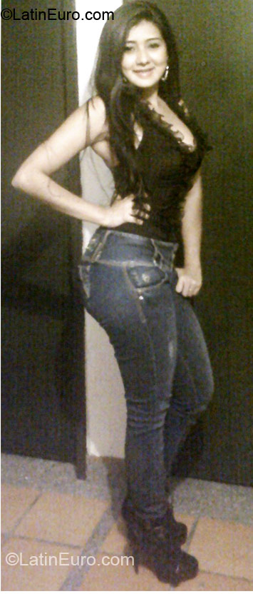 Date this good-looking Colombia girl Katalina from Medellin CO10025