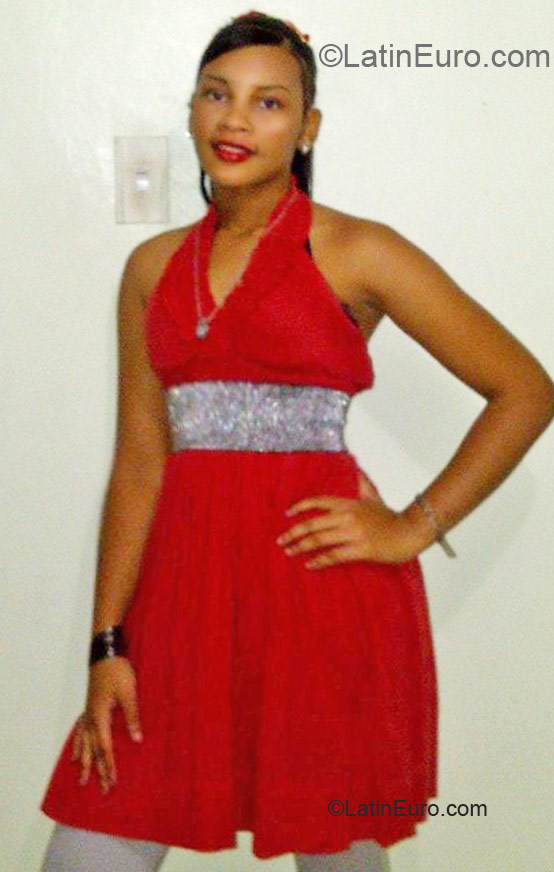 Date this foxy Dominican Republic girl Joli from Santo Domingo DO10887