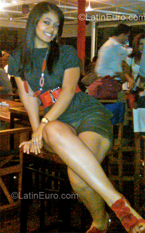 Date this funny Dominican Republic girl Leonela from Santo Domingo DO10902