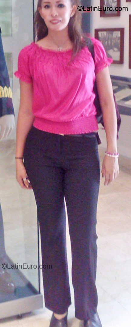 Date this lovely Mexico girl Yvett25 from Celaya MX686