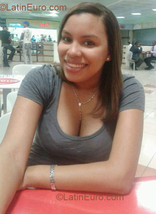 Date this happy Dominican Republic girl Daely from Santo Domingo DO10906