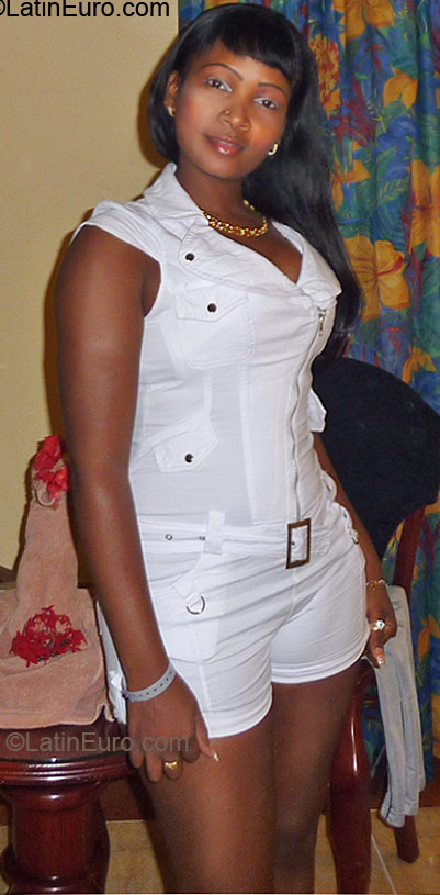 Date this passionate Dominican Republic girl Yasmin from Santo Domingo DO10939