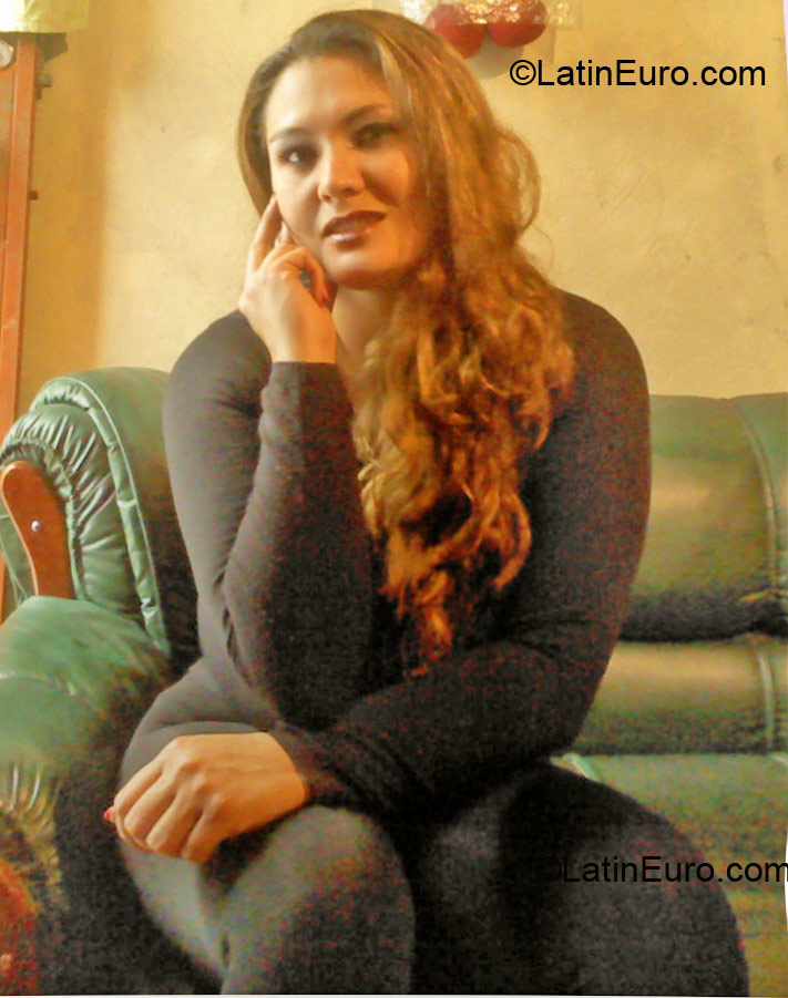 Date this cute Colombia girl Johana from Bogota CO10080