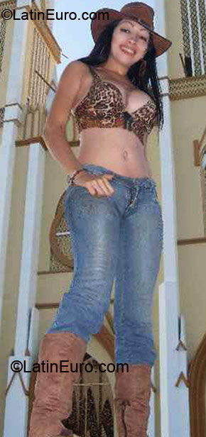 Date this tall Colombia girl Lucy from florida CO10081