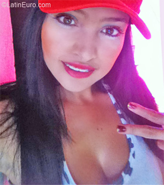 Date this tall Colombia girl Maria from Medellin CO10093