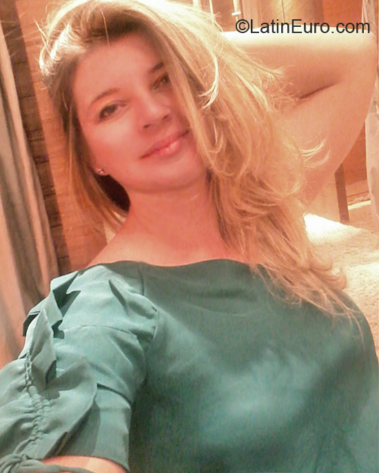 Date this lovely Brazil girl Danielli from Curitiba BR6671