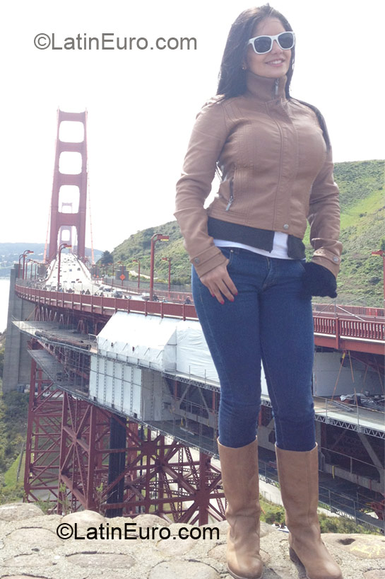 Date this tall Colombia girl Bibiana from Bogota CO10134